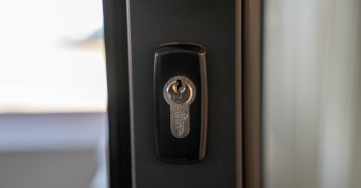 What Is a Locksmith Call-Out Fee — and When Do You Pay It? — Oliver Locksmith