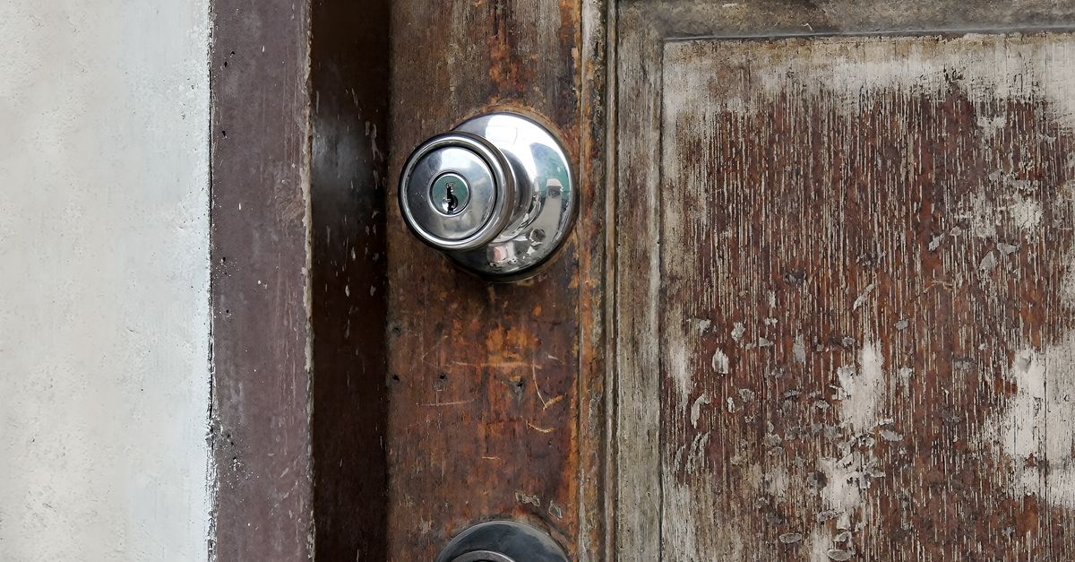 Why Storefront Door Hardware Demands a Commercial Locksmith — Not a General Handyman — Oliver Locksmith