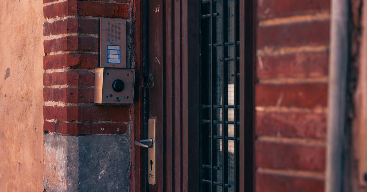 How We Handle House and Apartment Lockouts Without Damaging Your Door — Oliver Locksmith